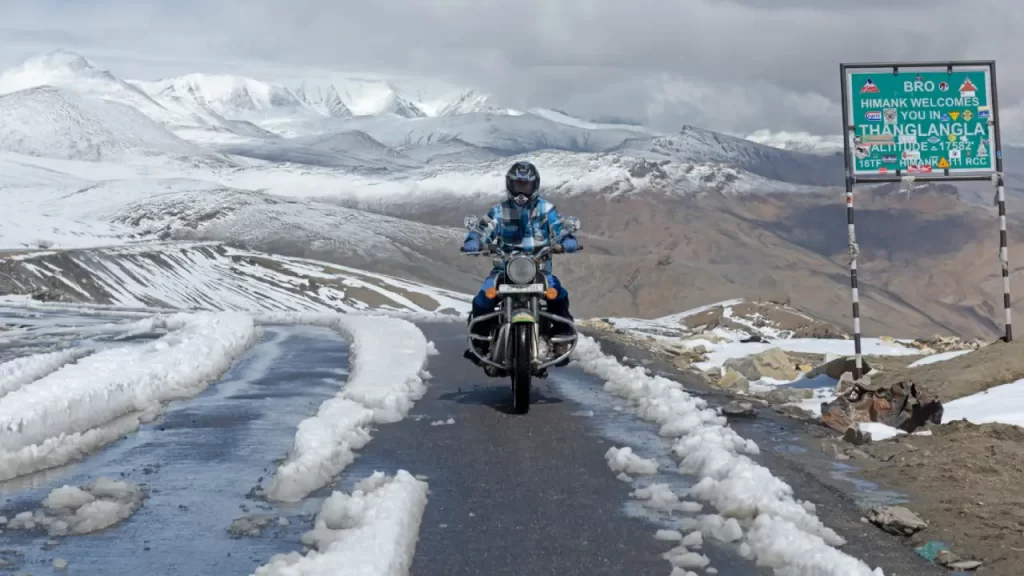 biking in ladakh ladakhhills.com